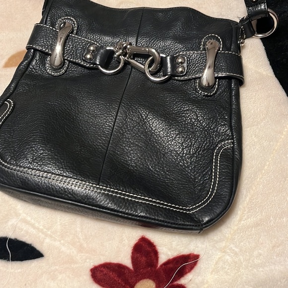B Makowsky pebbled leather black purse with silver buckles and animal print - Picture 6 of 10